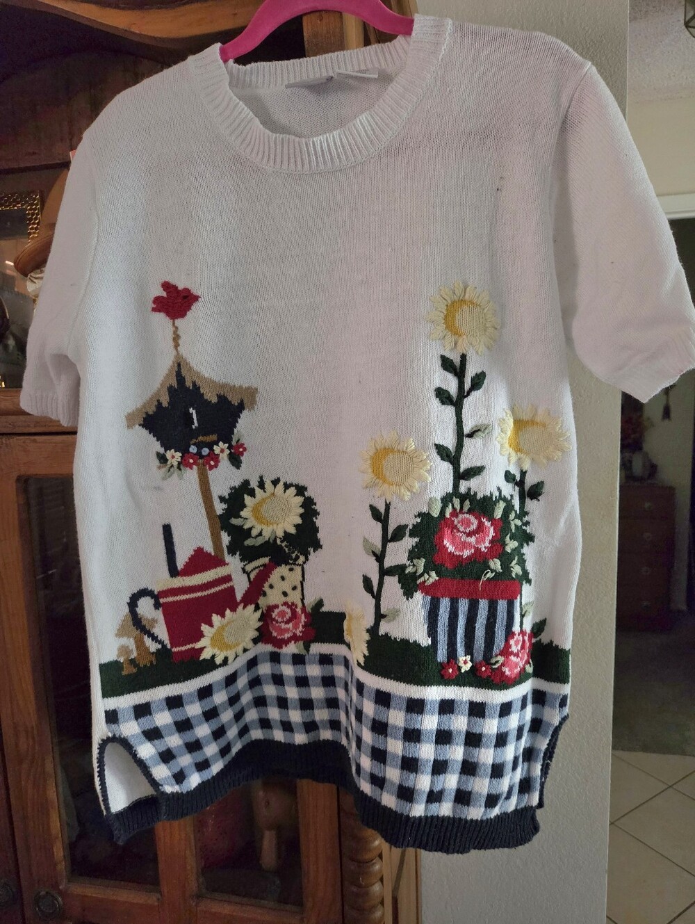 Vtg Blair White Embrodered Floral Knit Top with Navy Gingham Trim Sunflowers